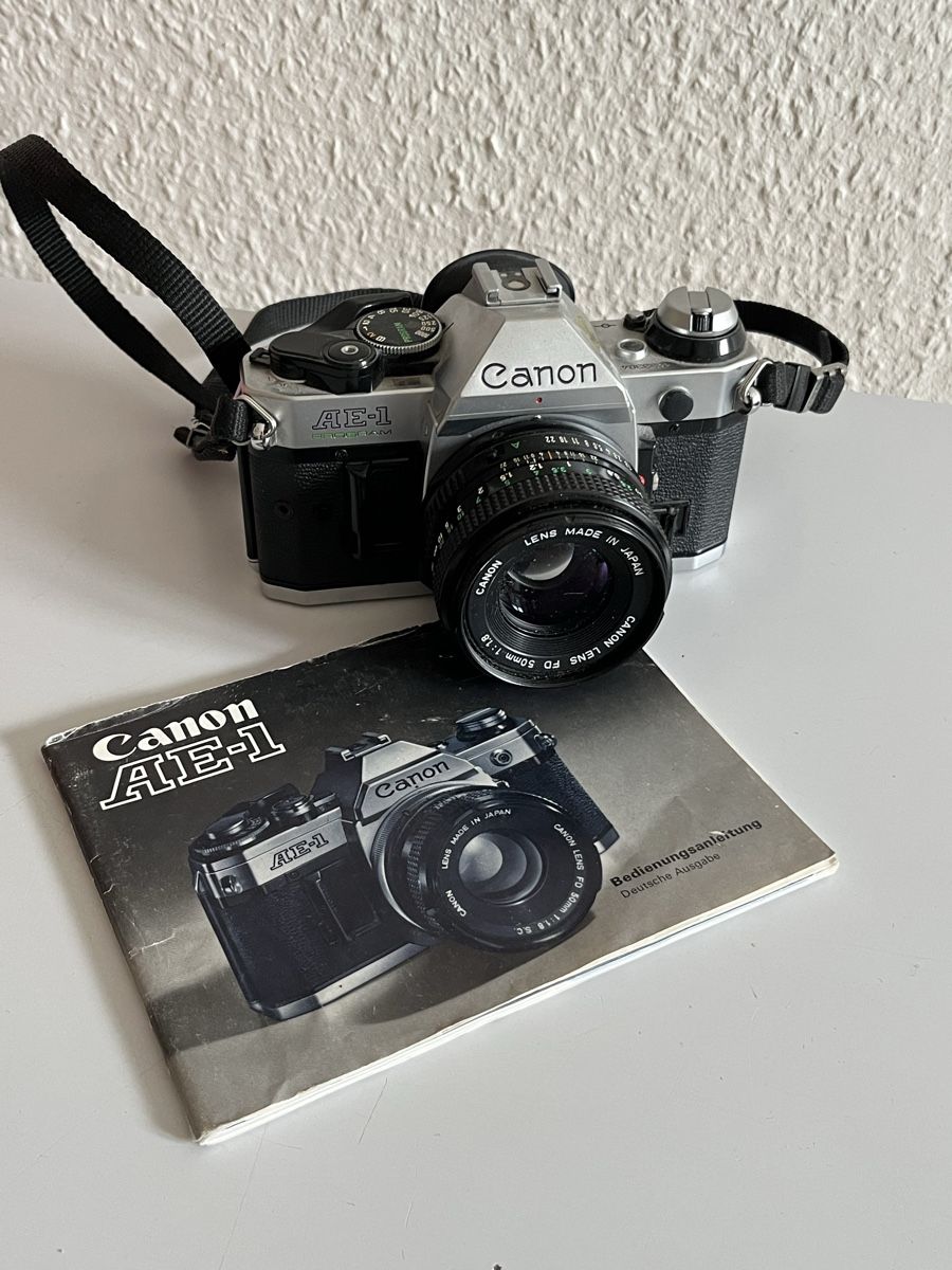 Canon Kamera:  Canon AE-1 avec objectif 50mm – Gebraucht aus La Chaux-de-Fonds von vert_j