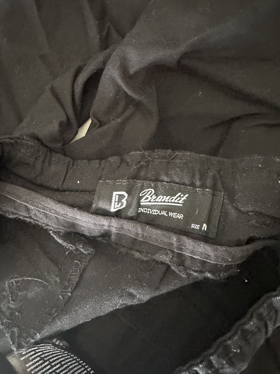 Pantaloni: Schwarze Brandit Cargohose – Usato da Freienbach venduto da fel_c759 2