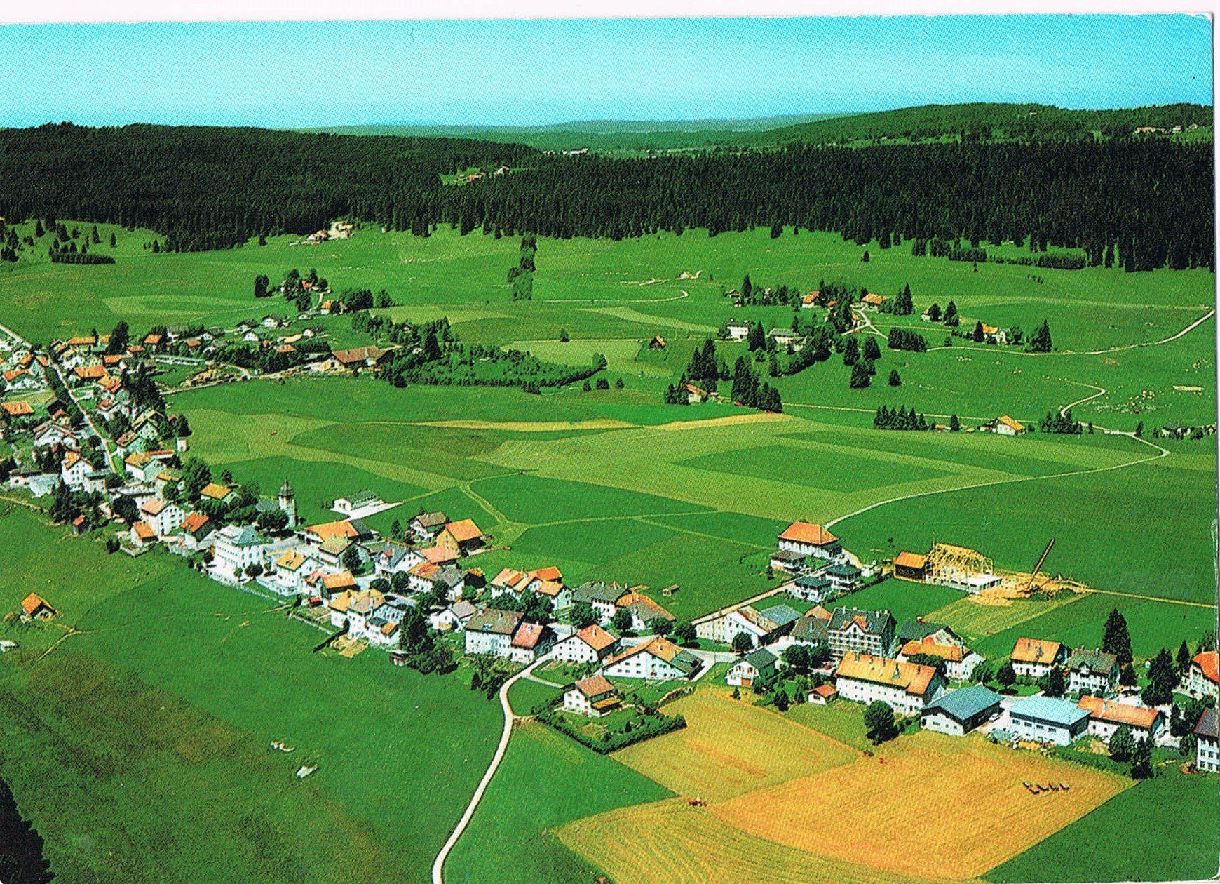 Cartoline postali: L'Auberson Vue aérienne – Usato da Buchs AG venduto da Baerfisch