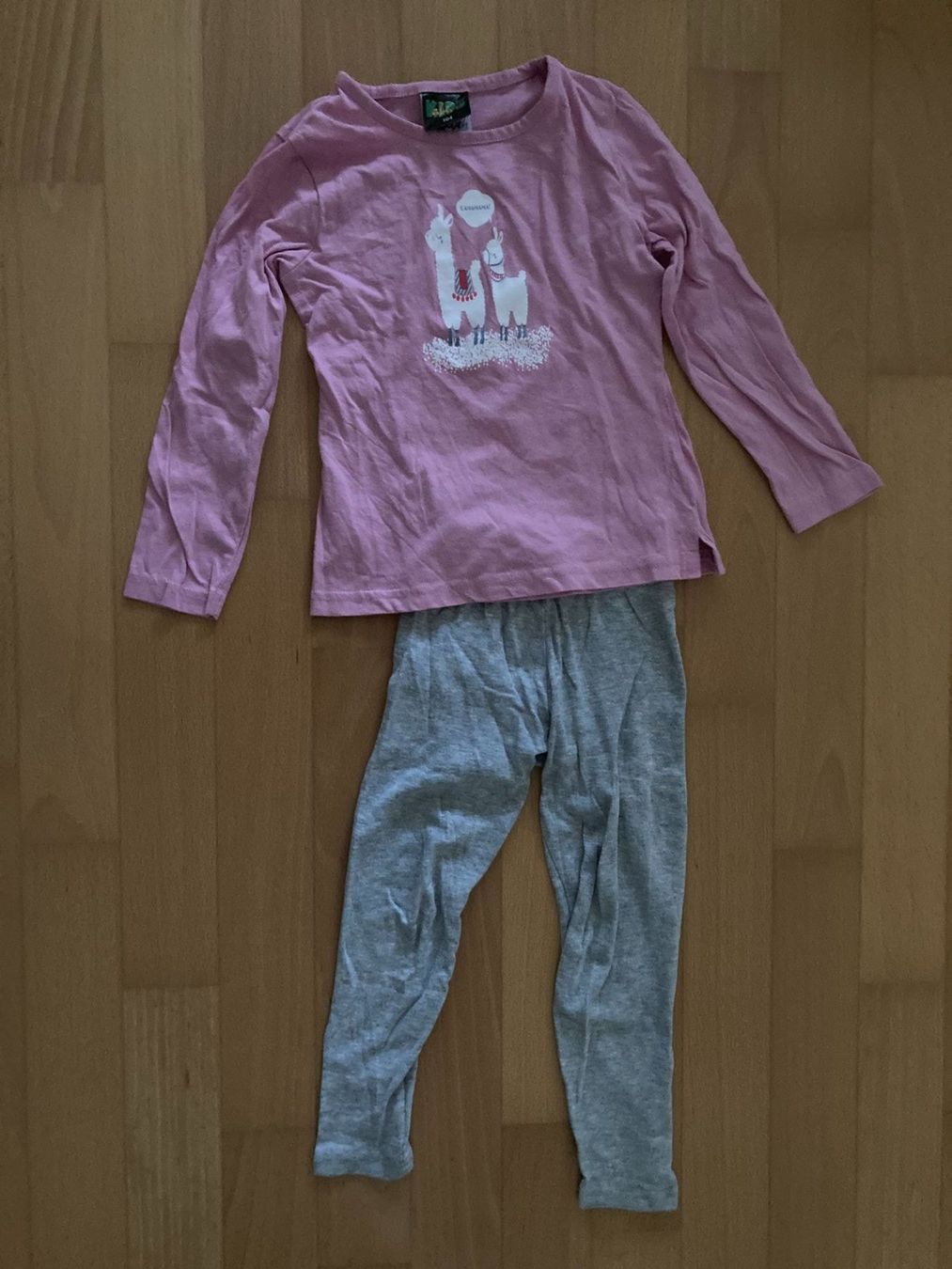 Pyjamas & Ähnliches: Pijama mit Alpaka-Motiv – Gebraucht aus Muttenz von Juvenile33 1