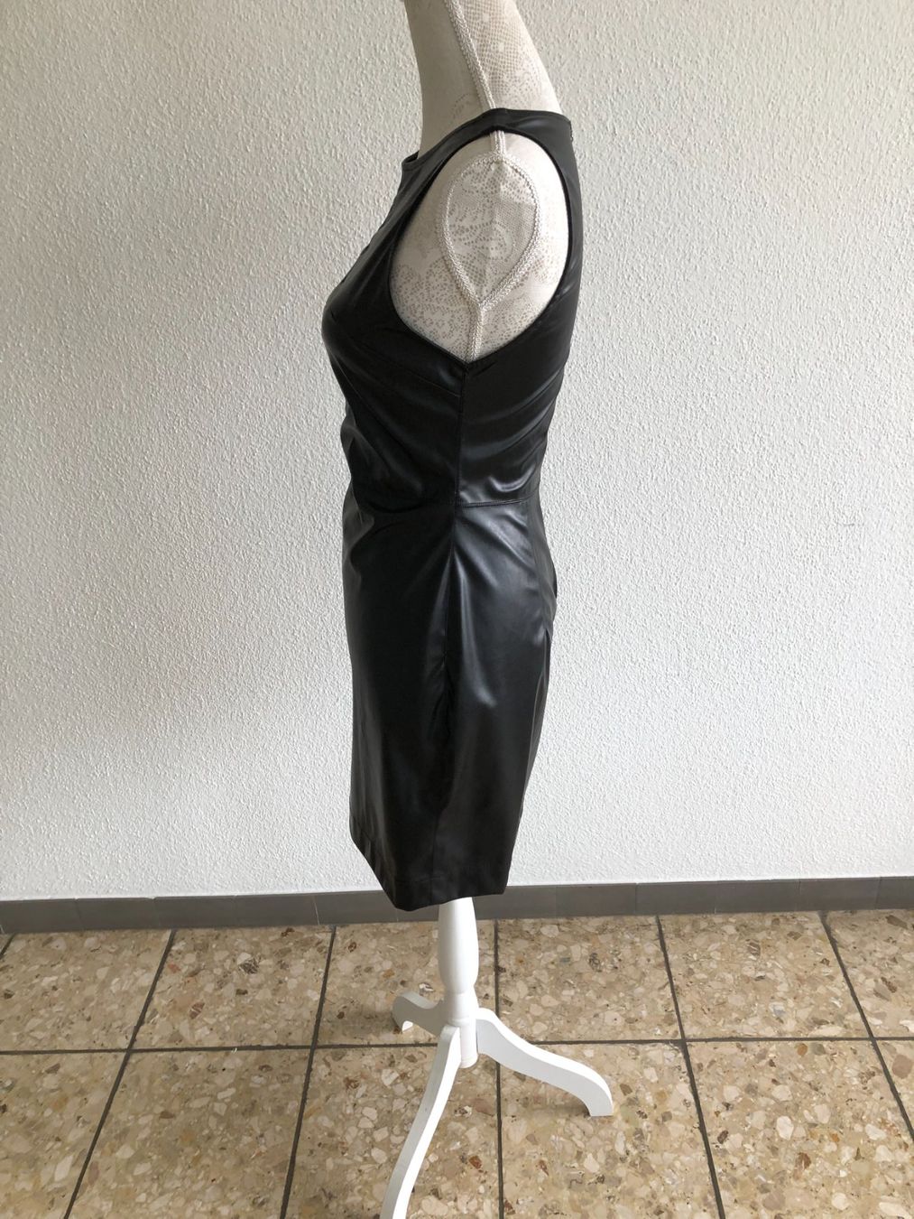 Vestiti: Kleid aus Kunstleder Grösse S – Usato da Oberkulm venduto da Seaside2018 2