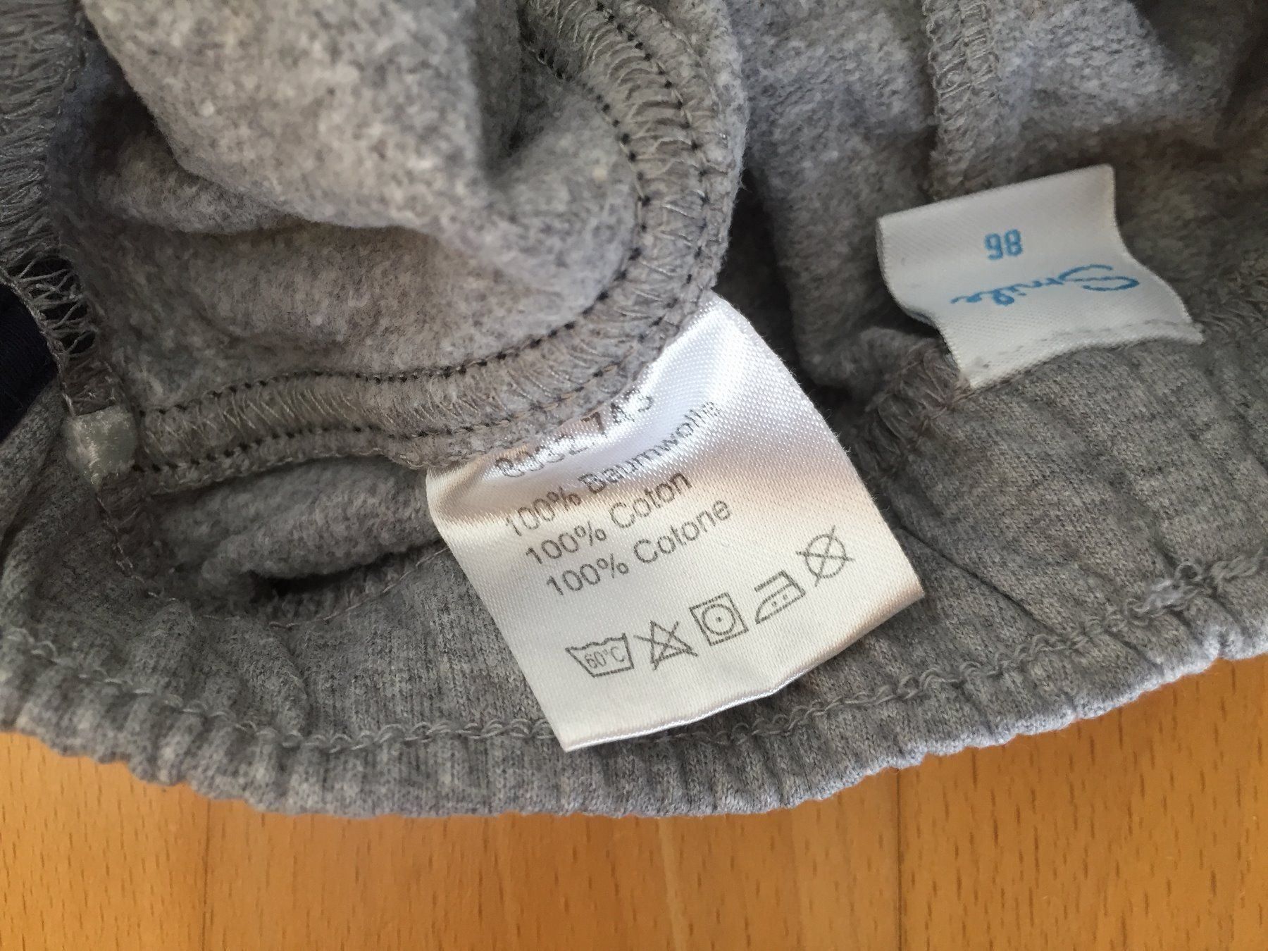 Lotti & Set di vestiti: 2-er Set (Trainerhosen + Kapuzenpullover) – Usato da Muttenz venduto da Juvenile33 6