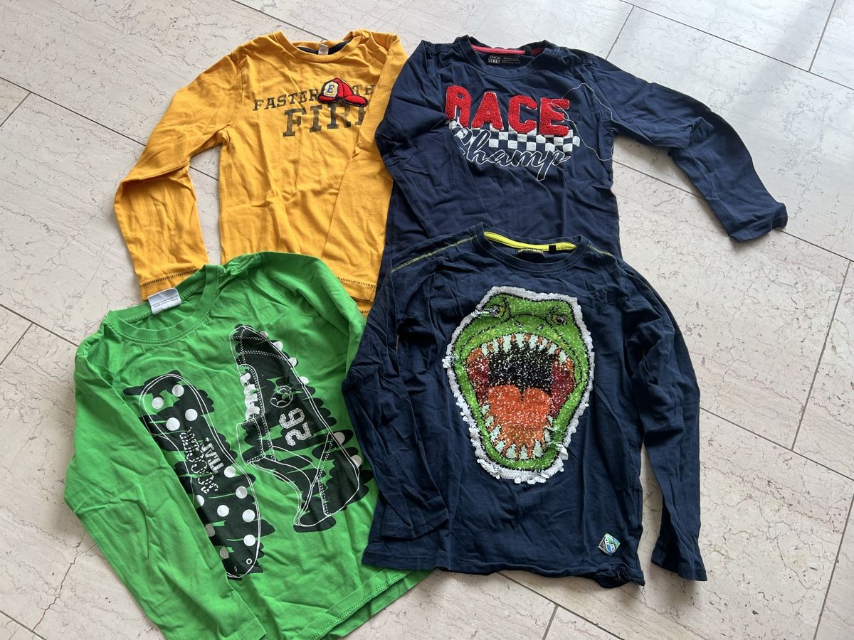 Lotti & Set di vestiti: Pullis/ Tshirts 128/134  – Usato da Hedingen venduto da johsaan 3