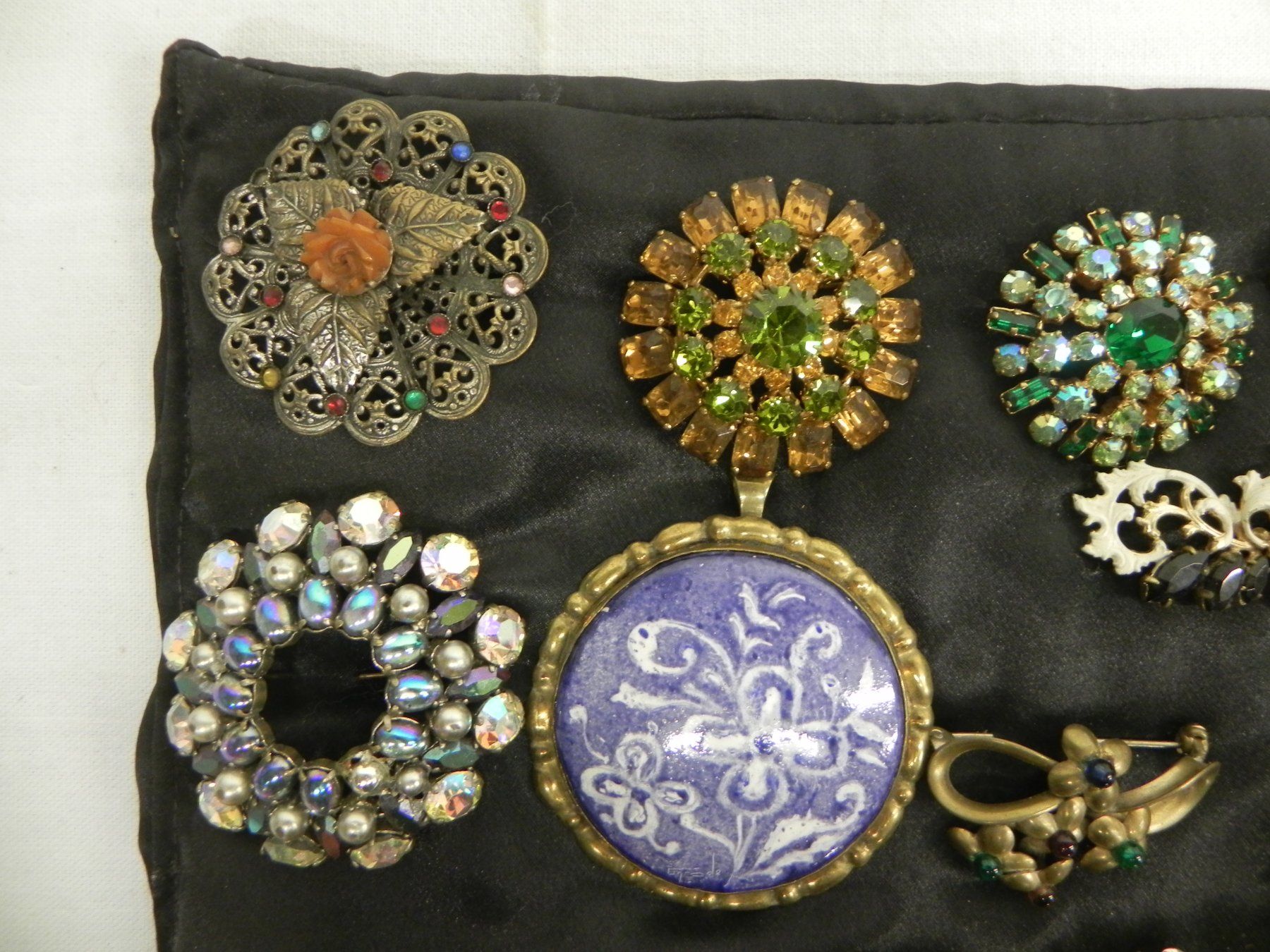 Broschen & Nadeln: Lot Brosche Strass Porzellan Versilbert – Gebraucht aus Basel von sellout007 1