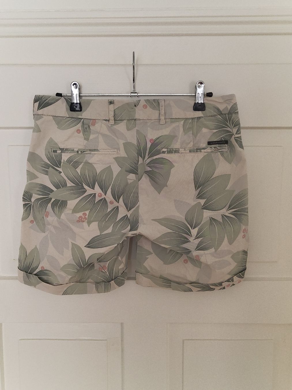 Maison Scotch Pantaloni: Maison Scotch Shorts, Blumenmuster, S/M – Usato da Wettingen venduto da flo_lh7r 1