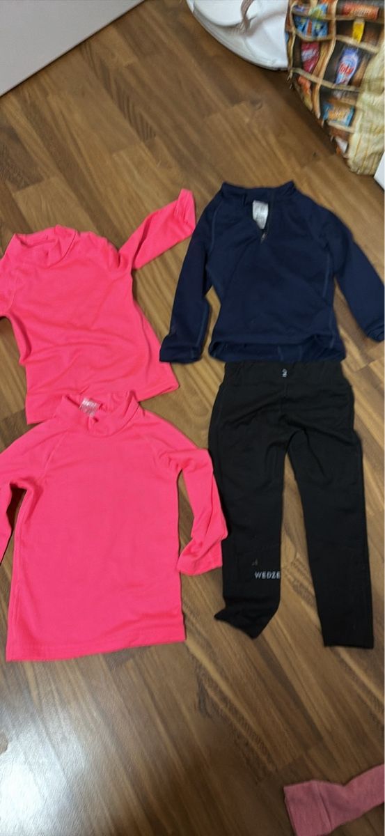 Decathlon Kleiderpakete & -sets: Vetement thermique 98 – Gebraucht aus Veyras von lolotte6971
