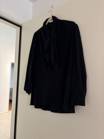 Schwarze Damenbluse mit Schleife Langarm guter Zustand