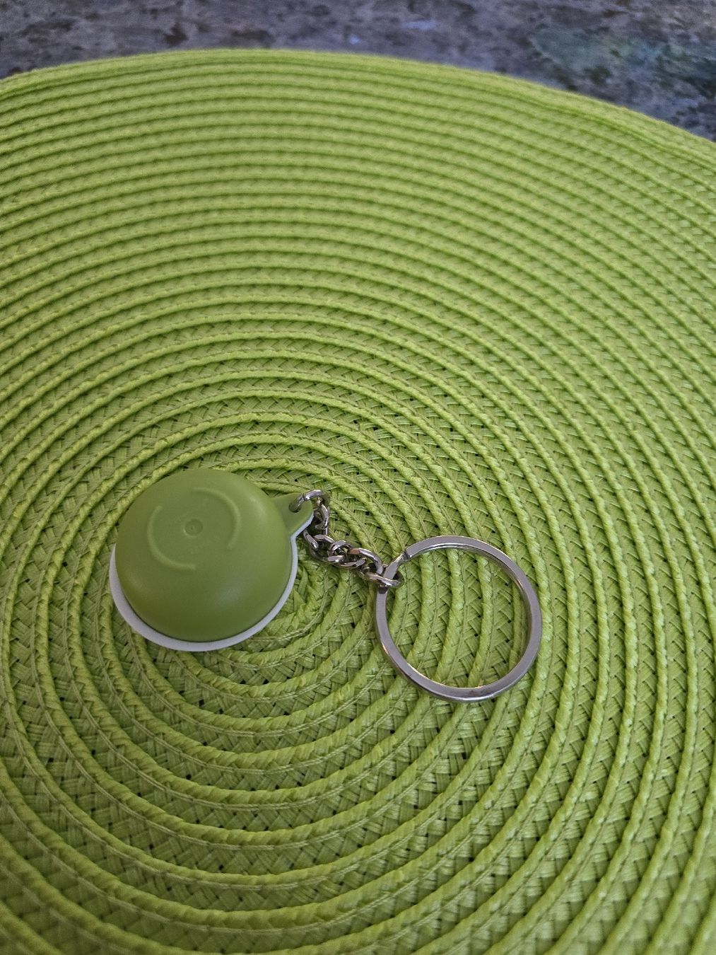 Schlüsselanhänger & - bänder: Tupperware Mini-Dose Schlüsselanhänger, Durchmesser 4cm – Neu (gemäss Beschreibung) aus Neuenegg von Zm84 1