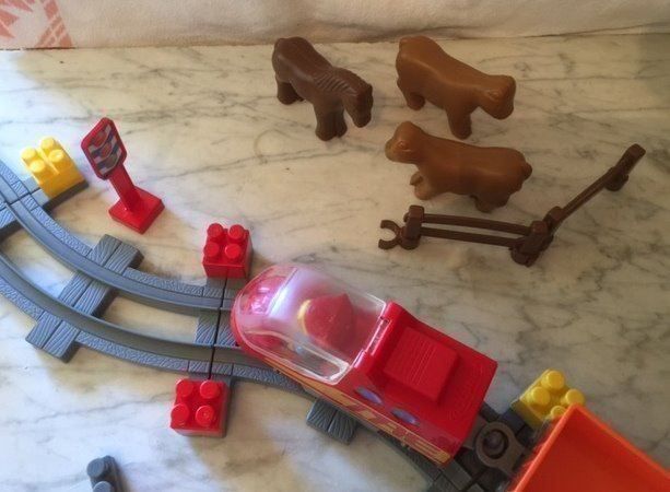 Spielzeuge: ecoiffier Eisenbahn-Legoeisenbahn – Gebraucht aus Bolligen von Astrophysiker06 2