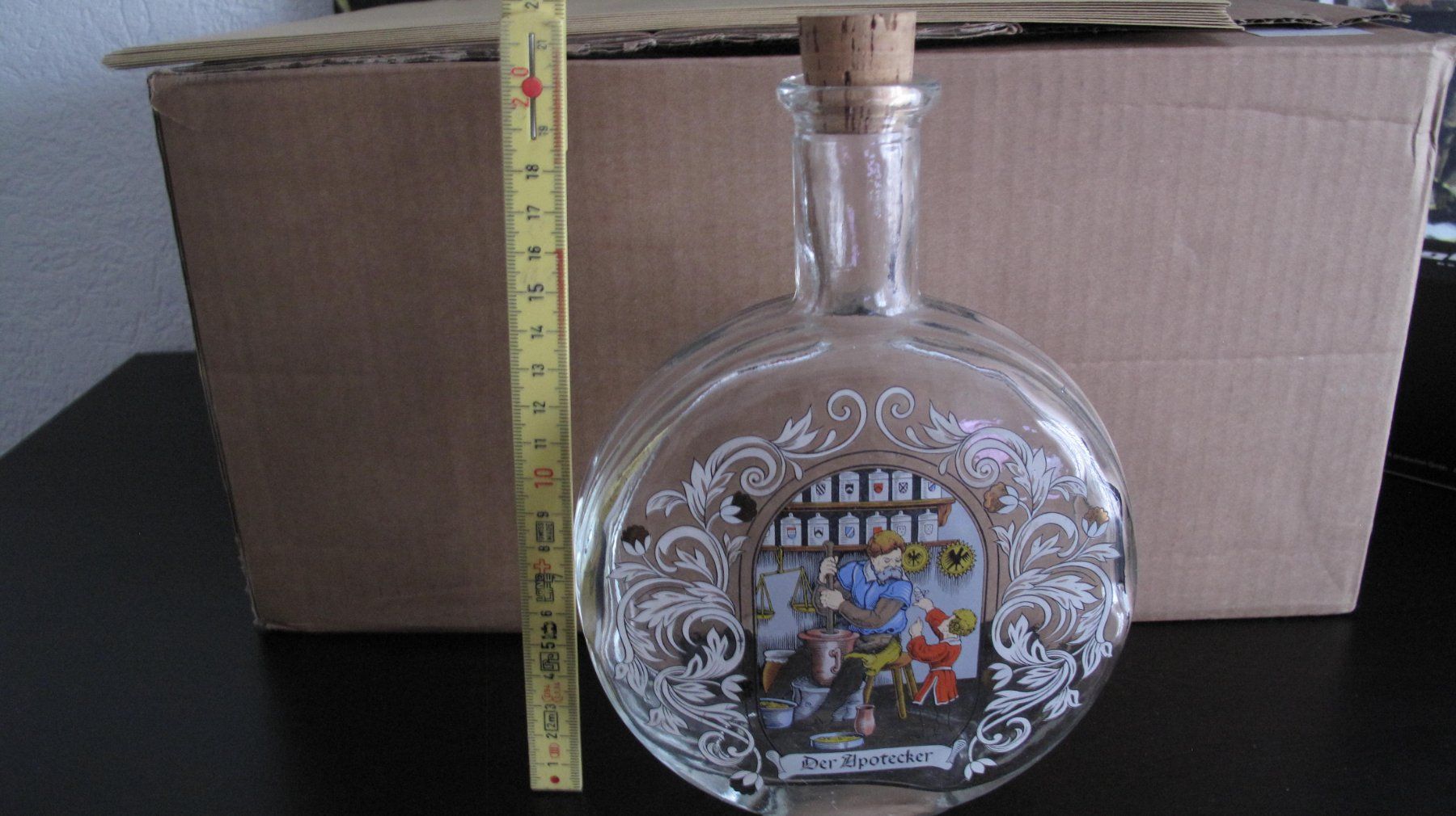 Tutte le decorazioni: Alte Glasflasche bedruckt "Der Apotheker" – Usato da Berg TG venduto da Volker-Kampfgarten