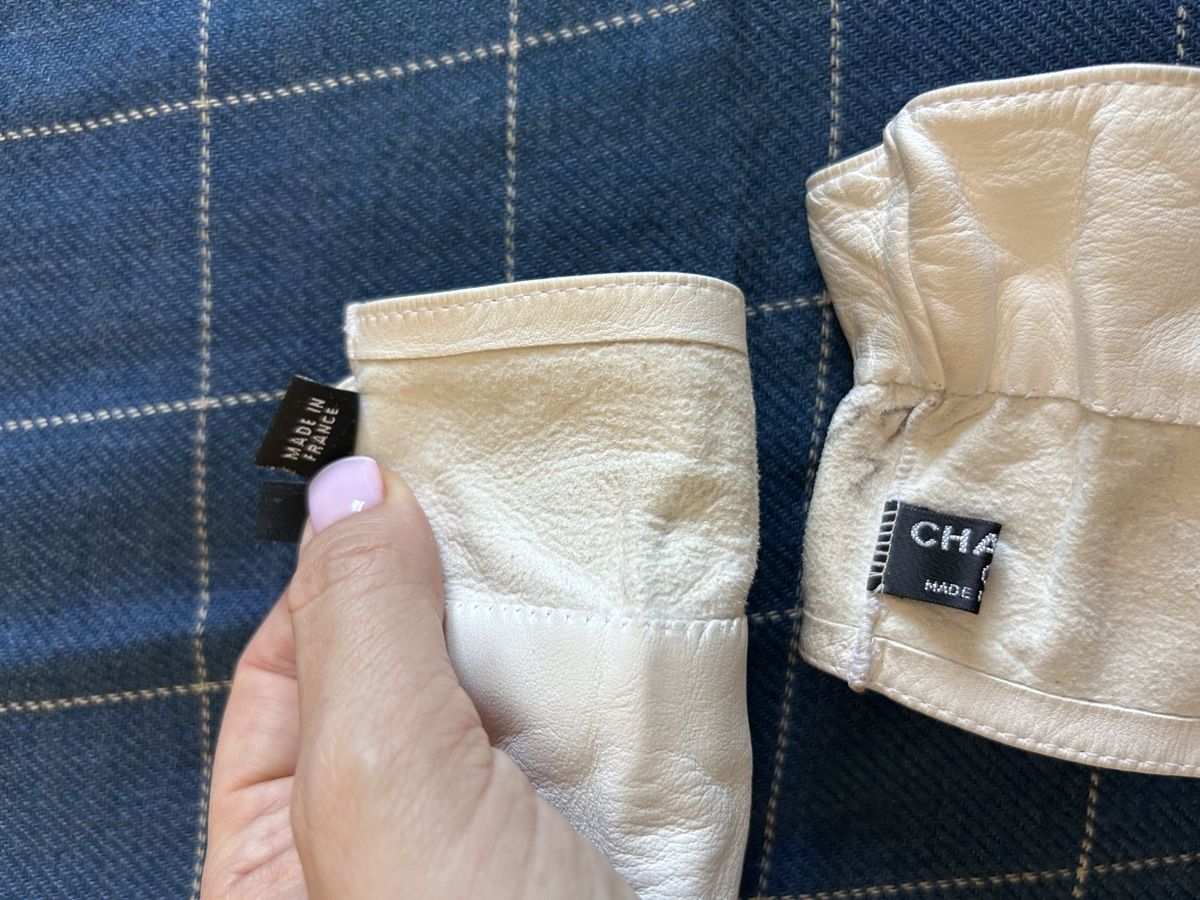 Chanel Guanti & manicotti: Original Chanel White Leather Gloves with Black Bows  – Usato da Biel/Bienne venduto da zit_v5yc 1