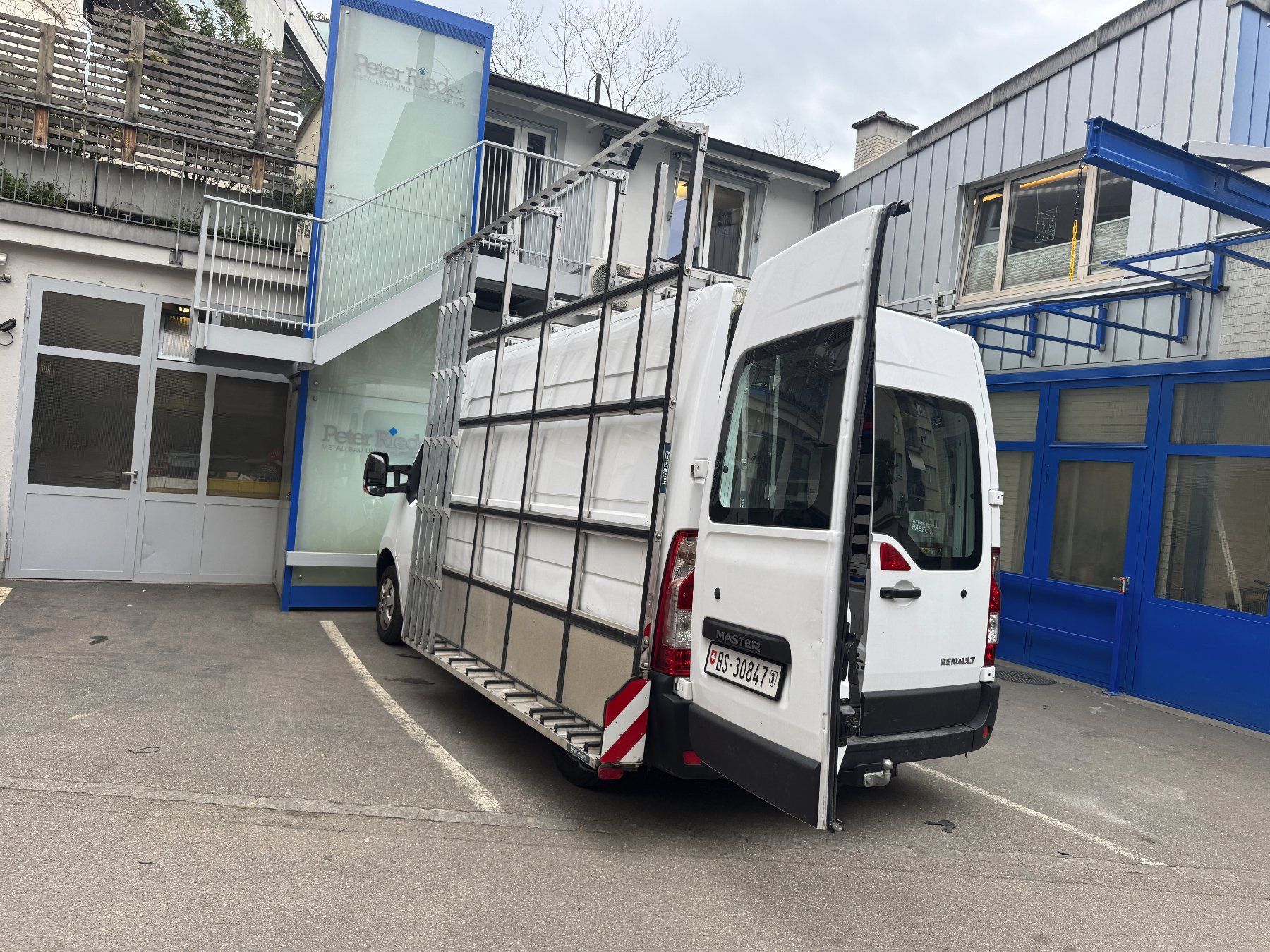 Renault Tutti i ricambio: Renault Master mit Seitengestell(Platten, Glas, Transport) – Usato da Burg im Leimental venduto da Fabiooo1 2
