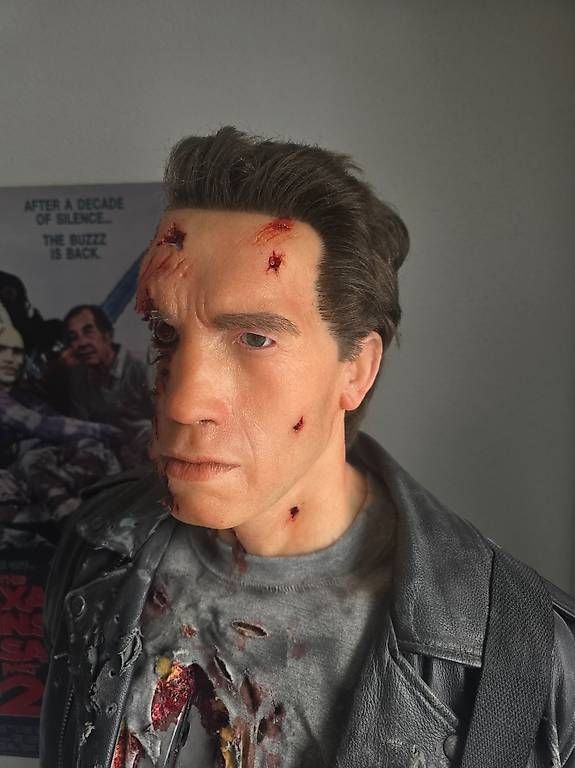 Statuette: Terminator 2 Arnold Schwarzenegger Lifesize 1:1 – Usato da Ermenswil venduto da Ingram0 2