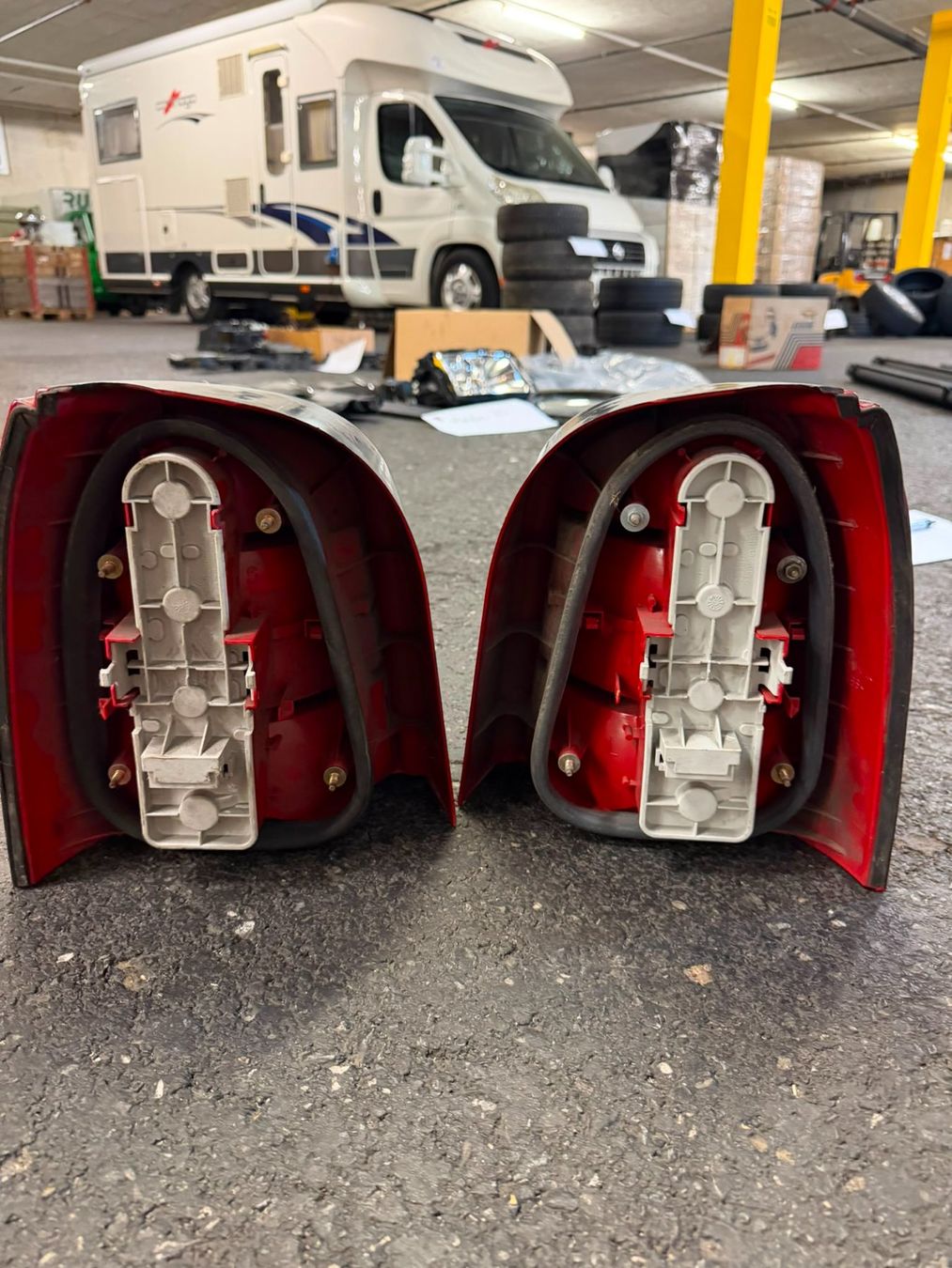 Audi Tutti pezzi di ricambio auto: Audi S4 B5 Rückleuchten Original ab 1.- – Usato da Altendorf venduto da Faessler04 1