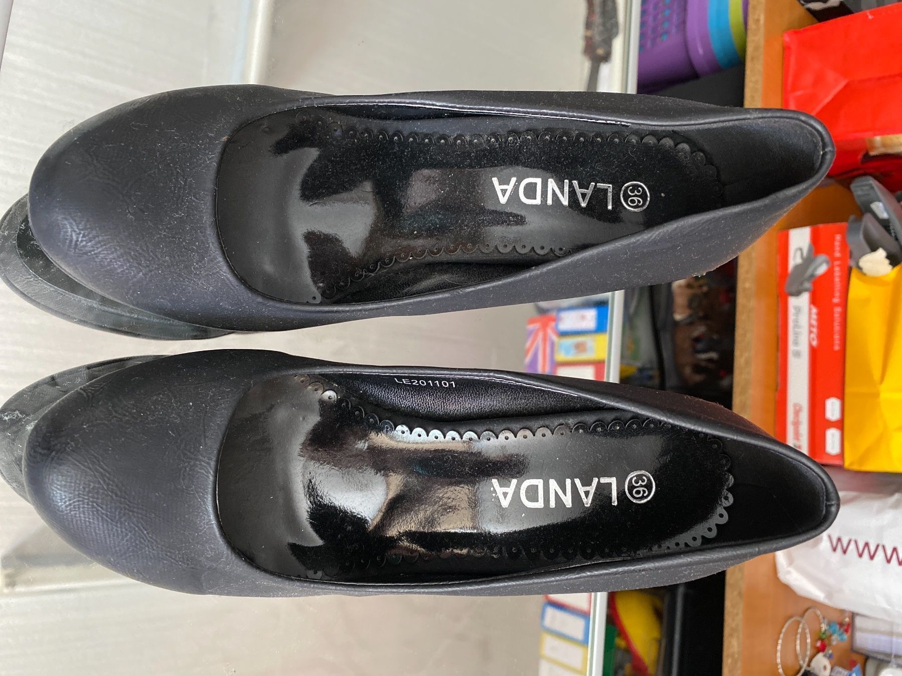 Scarpe da donna: Neue Schuhe – Nuovo (secondo la descrizione) da Buchrain venduto da modalisa