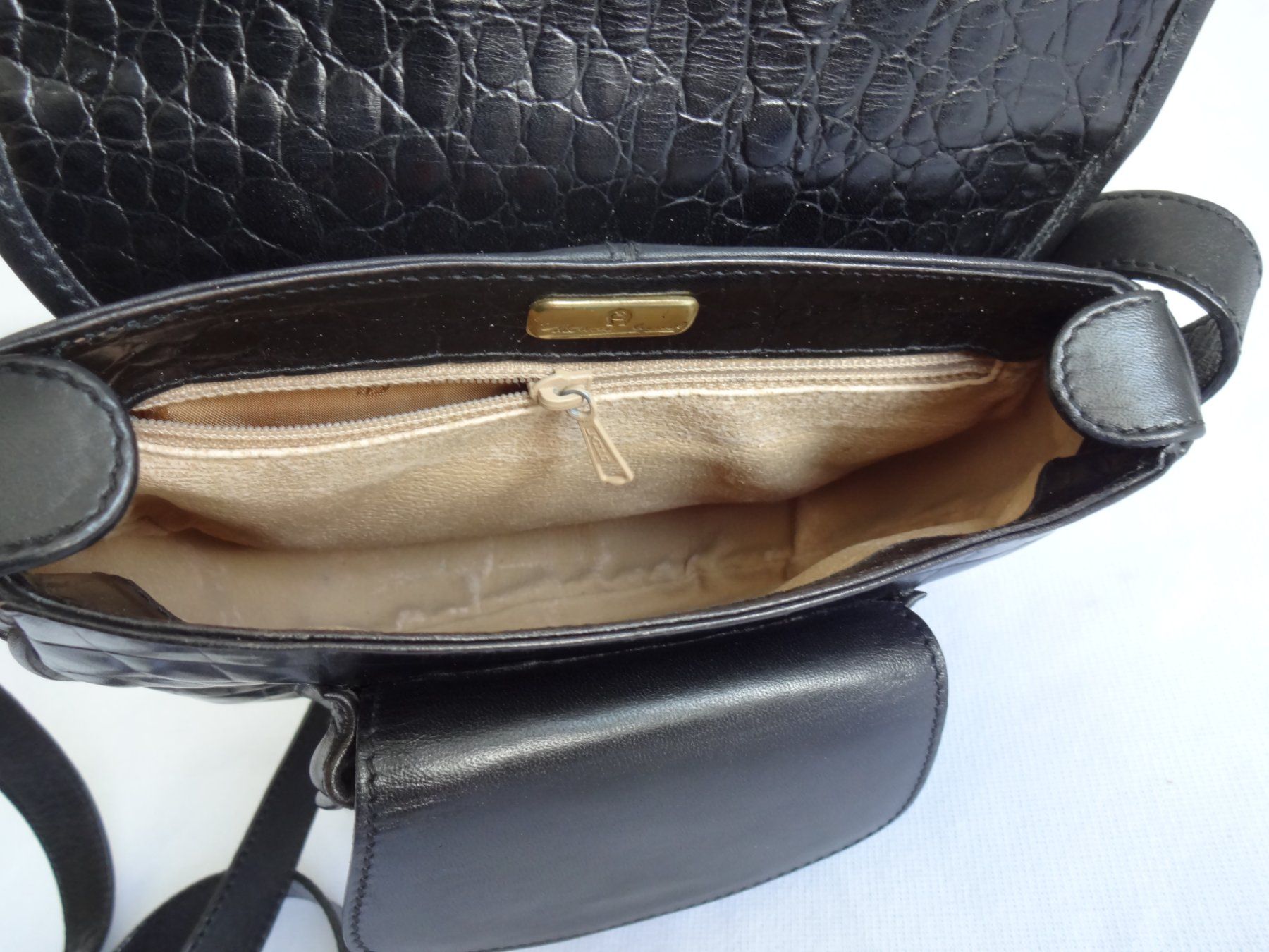 Aigner Borse da donna: "" AIGNER "" Munich Echt Leder Umhängetasche – Usato da Frauenfeld venduto da rey06 7