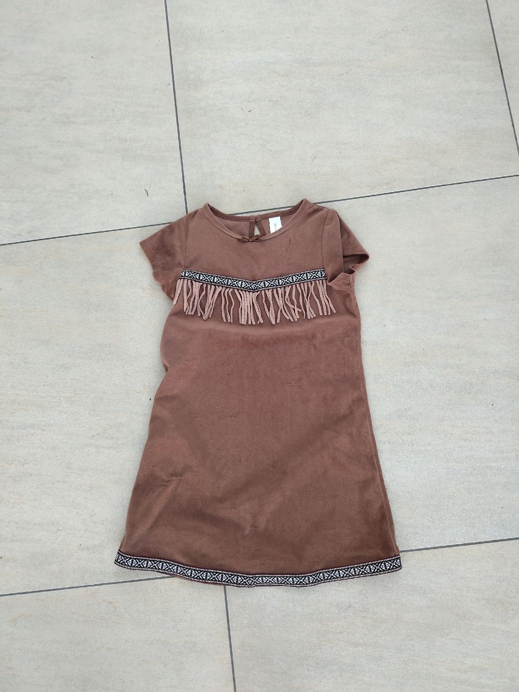 Costumi: Kleid Mädchen braun Fransen Grösse ca. 110 gebraucht – Usato da Embrach venduto da JenDeca