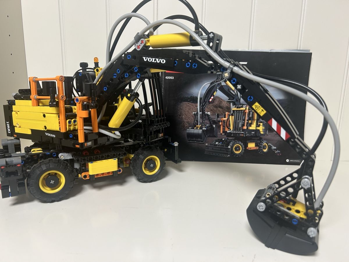 Lego Kit di costruzioni: LEGO Technic Volvo EW160E Bagger 42053 - mit Antriebe – Usato da Wegenstetten venduto da Pumukel85 2