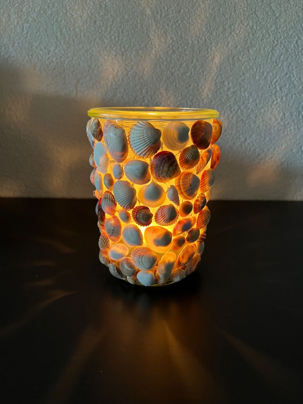 Lampade: Handgefertigte Kerzenleuchte, mit Muscheln – Nuovo (secondo la descrizione) da Düdingen venduto da Wabi110