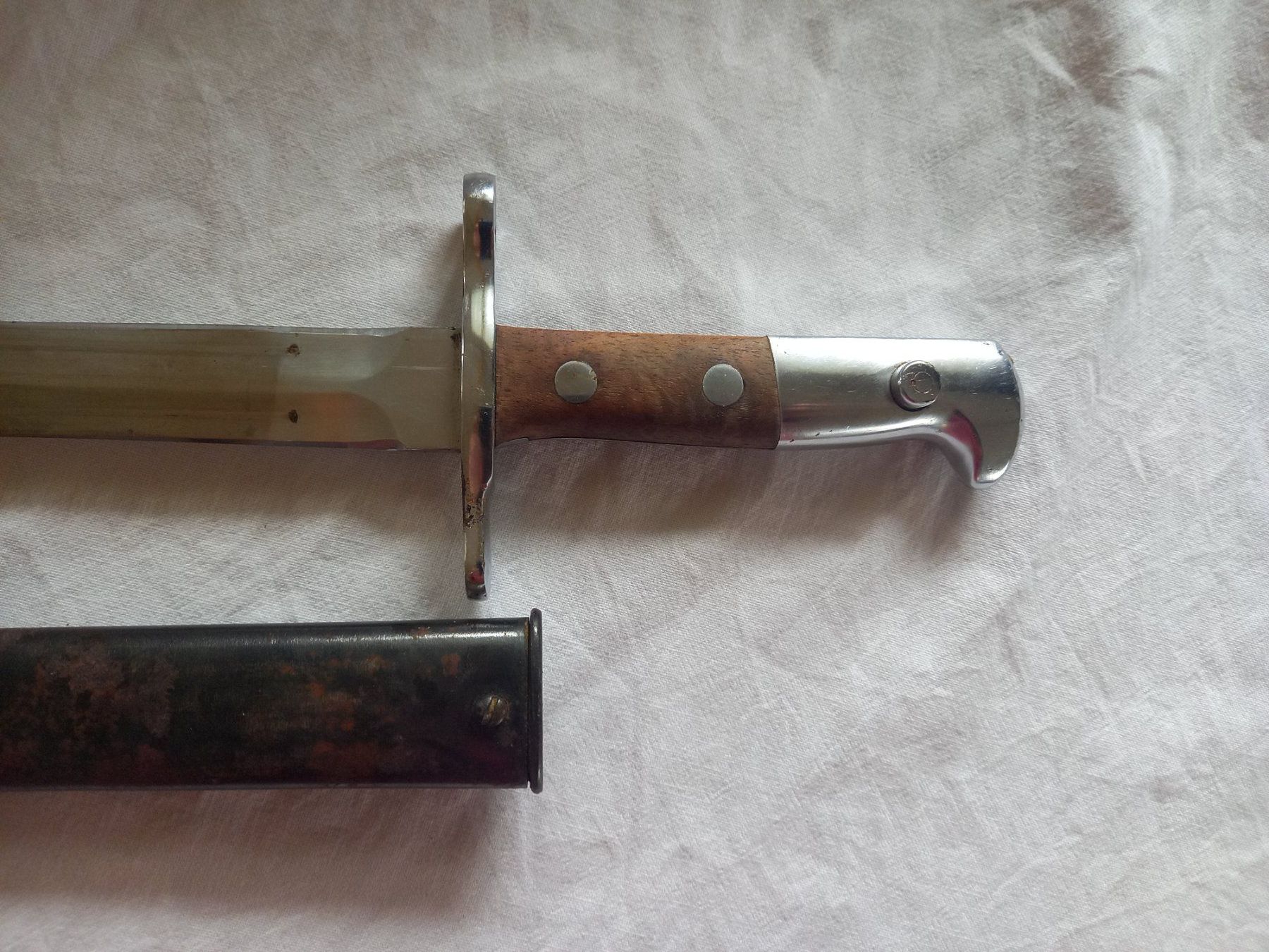 Schweizer Armee Armi bianche: Baïonnette d'ordonnance, modèle 1918 avec son fourreau – Usato da Rossens FR venduto da Souris1 5