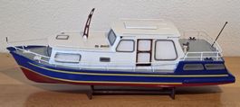 Schiffsmodell Motorboot