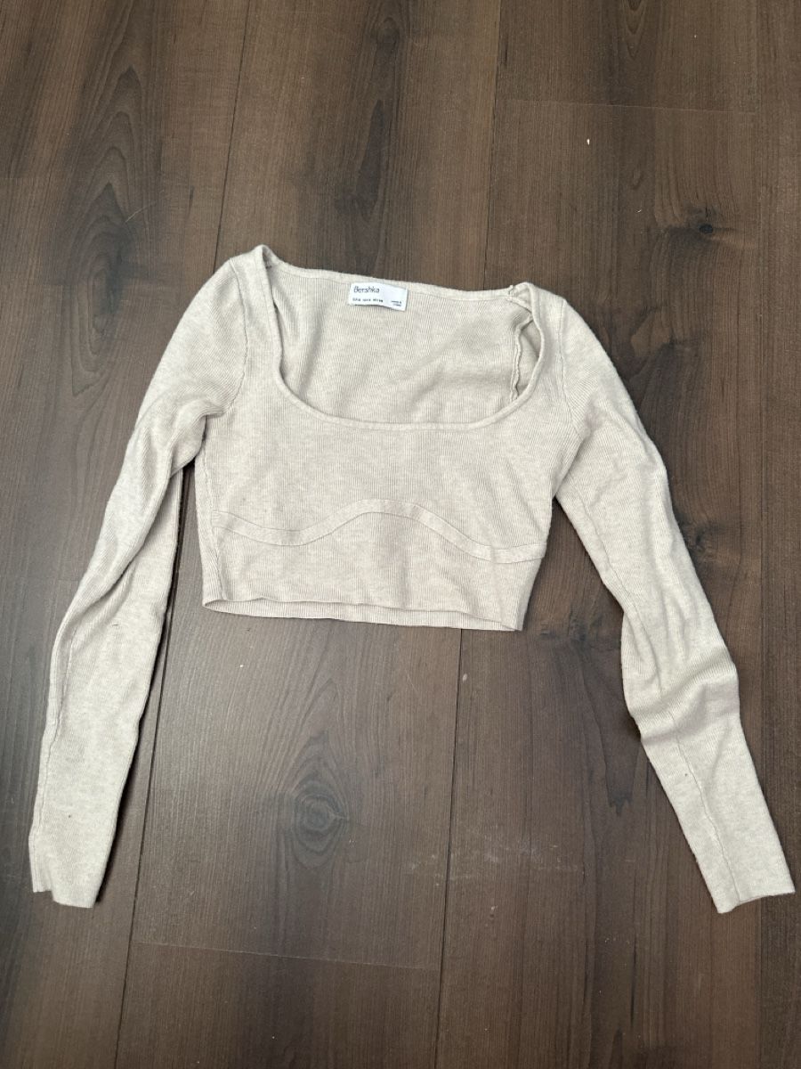 Bershka Pulls & Sweat-shirts: Damen Pullover Langarm Beige Grösse S guter Zustand – Neuf (Voir description) à Biel/Bienne par julietteW.
