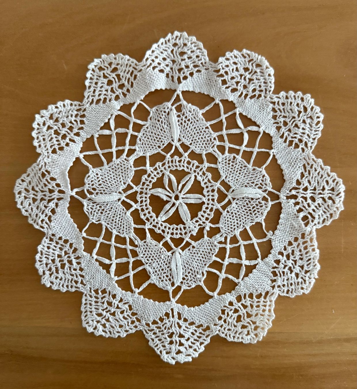 Dessous de verre: SPITZENDECKCHEN   KLÖPPELDECKCHEN   HANDARBEIT – D'occasion à Subingen par ArtBead