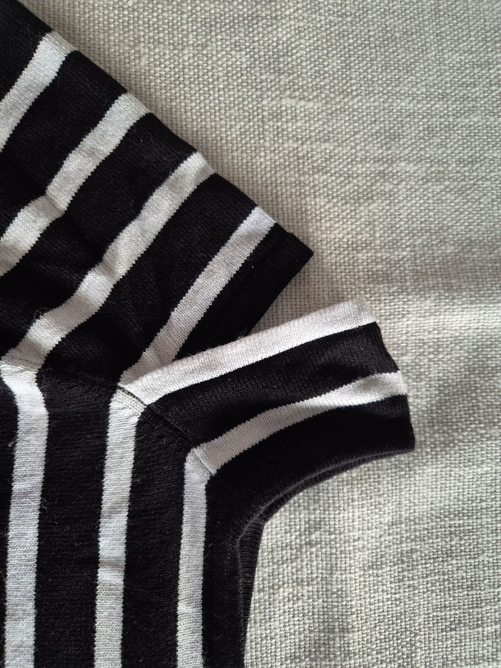 Tops: top taille M avec découpe sur les épaules – Neu (gemäss Beschreibung) aus Sion von nat_xz7y 1