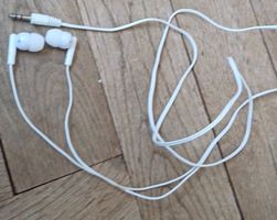 Kopfhörer In-Ear weiss mit Kabel und Anschluss