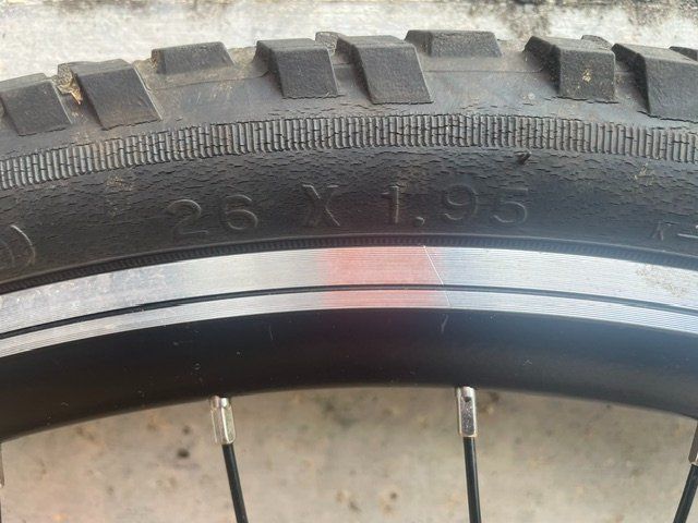 Pièces détachées: roue  avant vélo 26' – D'occasion à Ursy par DK8 4