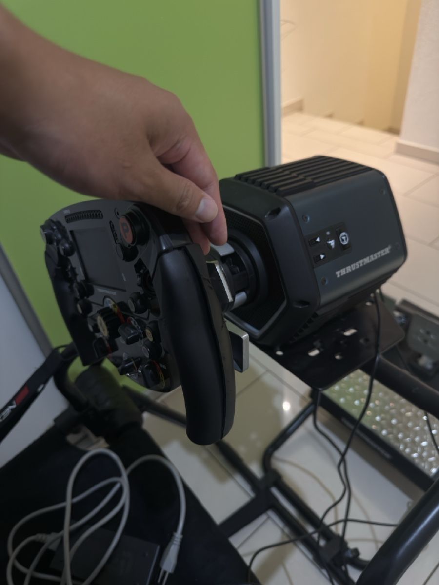 Thrustmaster Controller: Thrustmaster t818 mit T-LCM TH8A und Next Level Racing Sitz – Usato da windisch venduto da Wishin 2