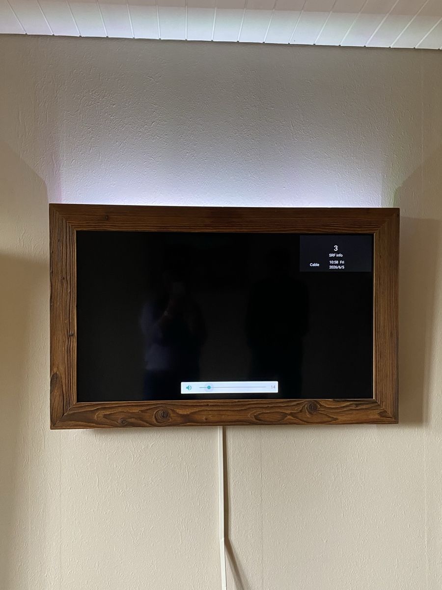 Televisori: Philips Fernseher mit Holzrahmen – Usato da Heimberg venduto da Petitbeurre