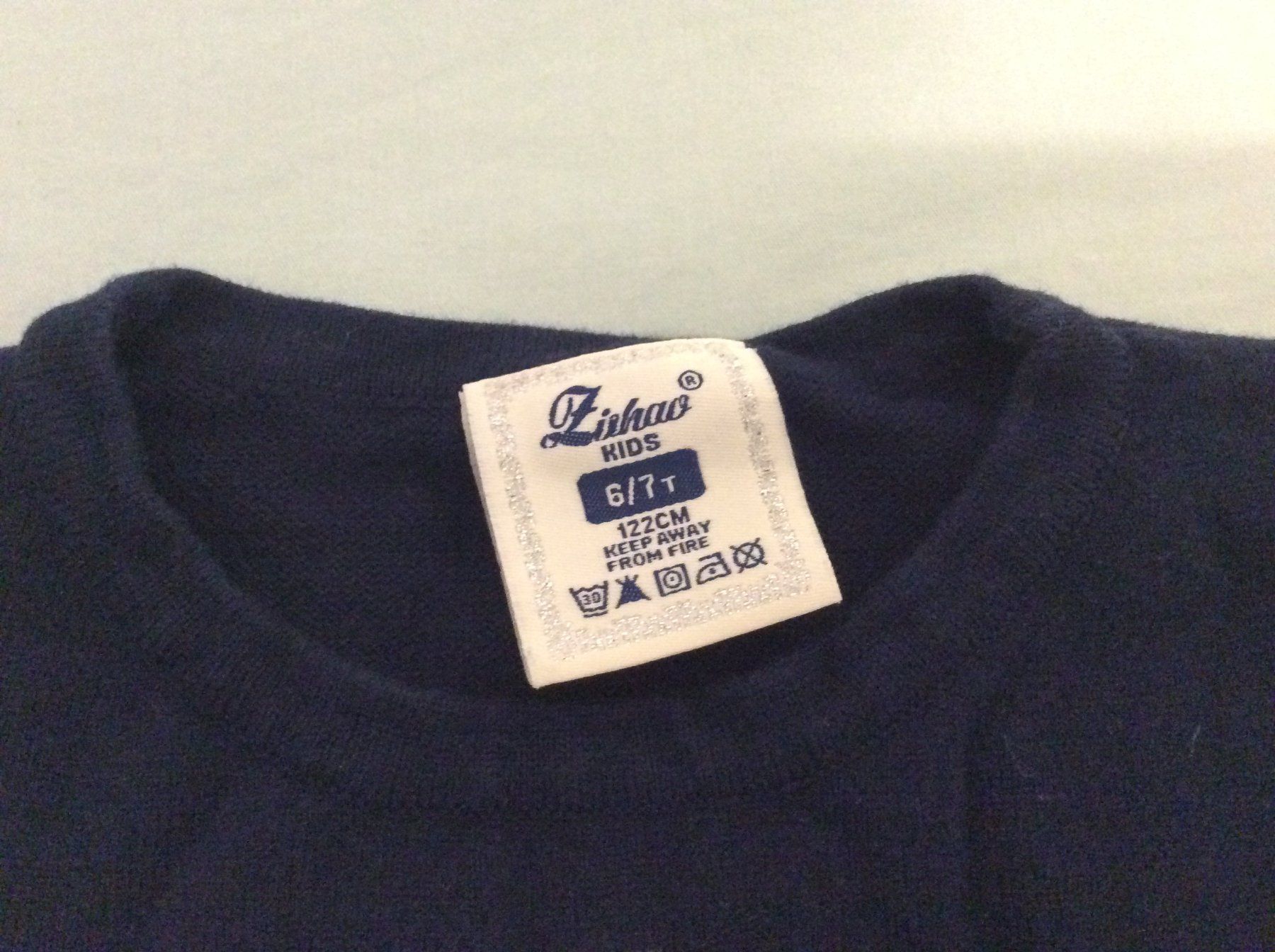 Pullover & Sweatshirts: Pullover Grösse 122 – Gebraucht aus Riehen von apo_n7lm 2