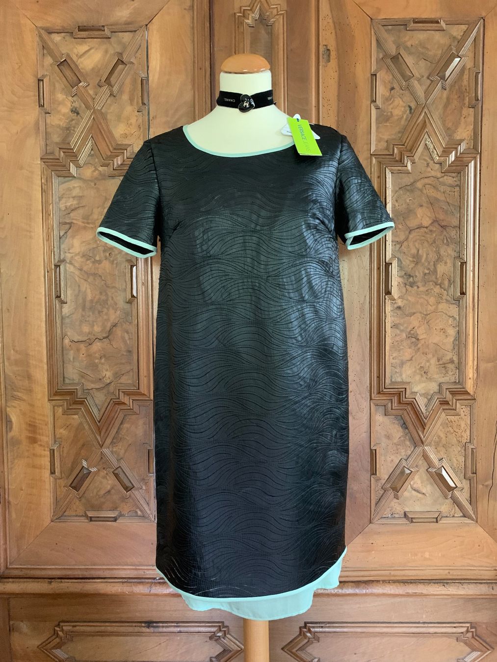 Versace Kleider: VERSACE Kleid Neu Mit Label  /Boutique Preis 479,- – Neu und originalverpackt aus Interlaken von Bona55