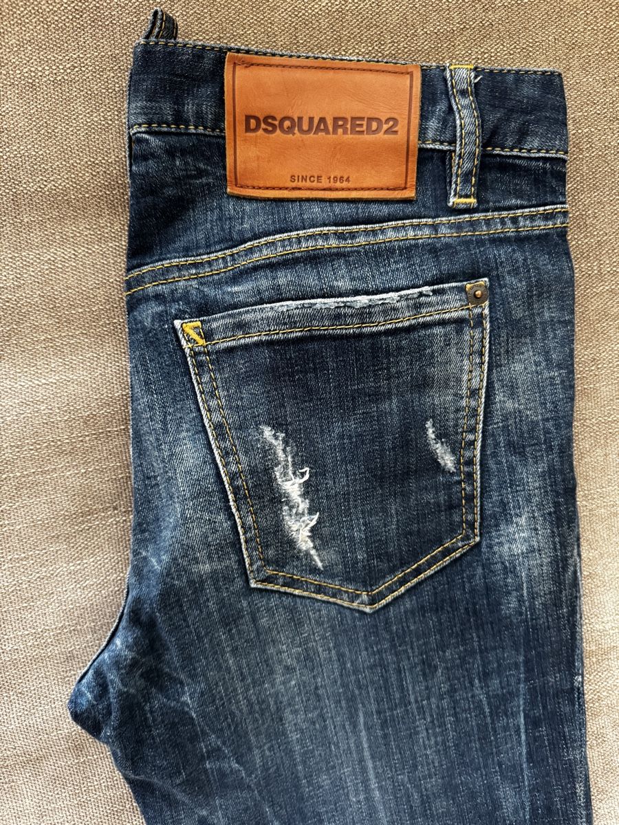 Dsquared2 Jeans: Dsquared2 Jeans - Size 42 - Stylish Distressed Look, Cool St – Nuovo (secondo la descrizione) da Wallisellen venduto da Corinne.- 1