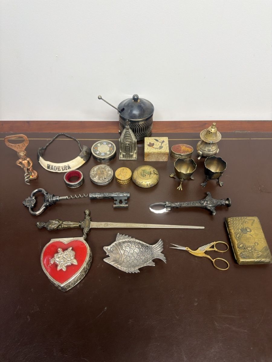 Tutte le decorazioni: Lot de divers objets – Usato da Bôle venduto da K200C