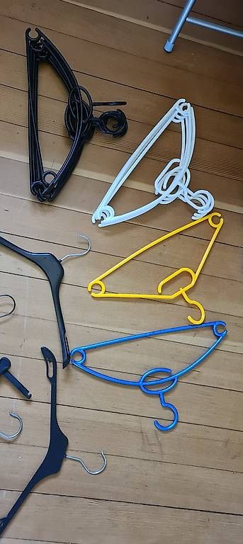 Appendiabiti: Kleiderbügel in allen Sorten – Usato da Mörschwil venduto da mar_5yyy 1
