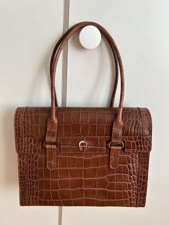 Neue edle grosse AIGNER Handtasche, Kroko-Optik Cognac Brown
