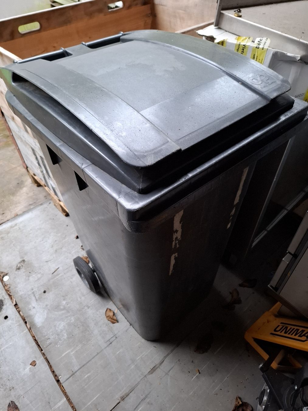 Sonstiges für Büro & Gewerbe: Robuste Mülltonne 140 Liter mit Deckel & Rollen #92 – Gebraucht aus Wuppenau von Gastro-Wuppenau 2