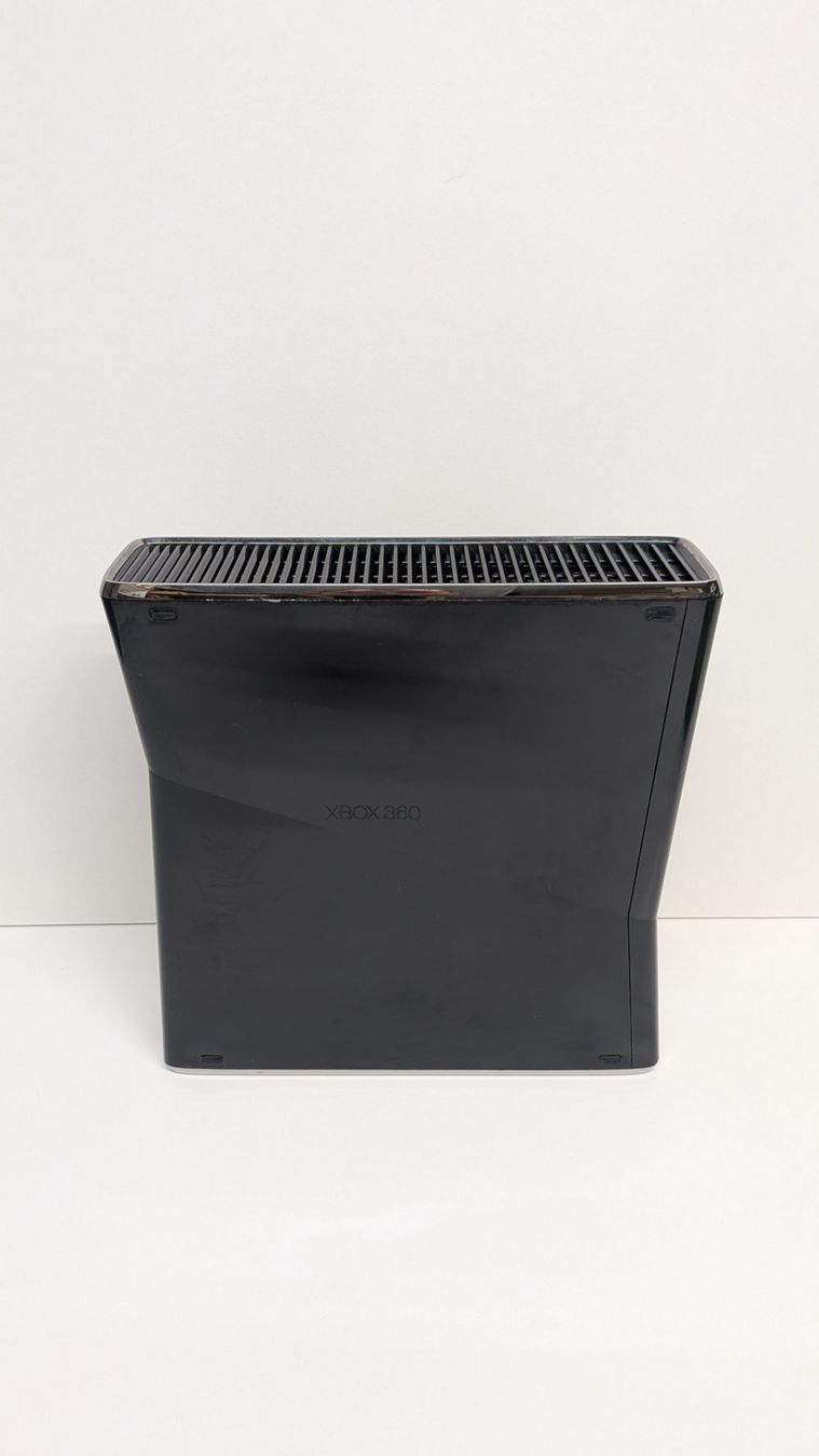 Microsoft Consoles: Microsoft Xbox 360 S, 2 Controller, 10 Spiele – D'occasion à Menziken par mame18 7