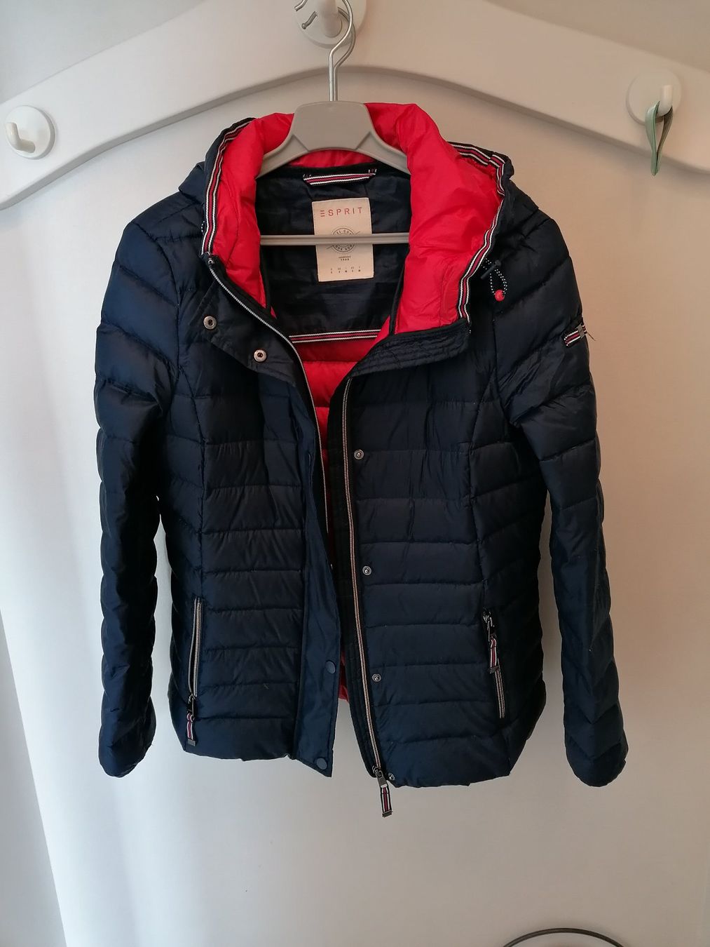 Esprit Giacche: blau/rot ESPRIT daunenjacke gr. 34 – Usato da Uetikon am See venduto da Eijalina