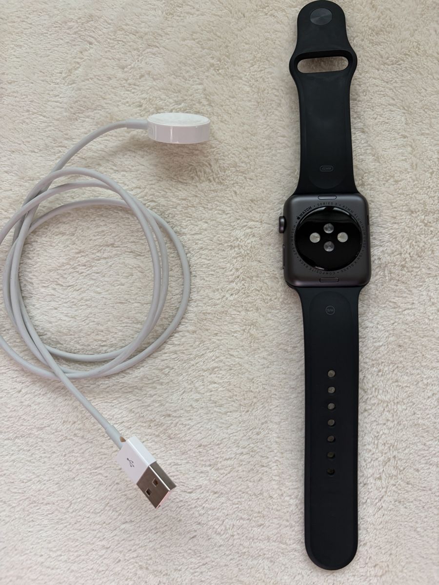 Apple Smartwatch: Apple Watch Series 3 GPS 42mm Space Grau – Usato da Basel venduto da DBasel 2