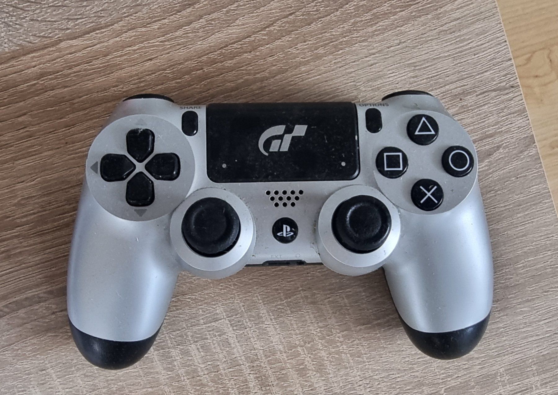 Sony Manettes: PS4 Controller Silber – D'occasion à Bern par tob_p5l5