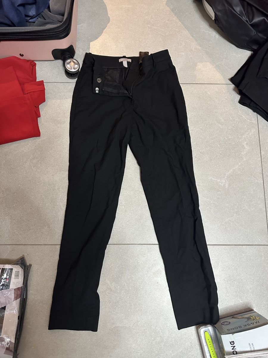 H&M Pantaloni: Schwarzi Stoffhose H&M, Grösse 34, – Nuovo (secondo la descrizione) da Ottenbach venduto da Irinaberther 1