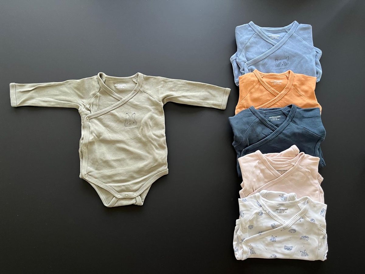 Lotti & Set di vestiti: Baby clothes bundle 6 Months - 32 pcs - Newborn Essentials – Usato da Wilen b. Wollerau venduto da seb_s6jm 6