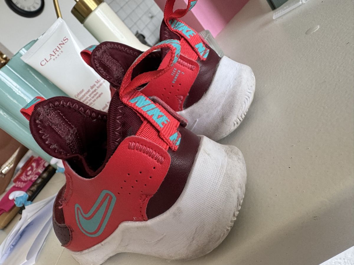 Nike Schuhe für Jungen: Nike size 26 – Gebraucht aus Blonay von art_7f87 2