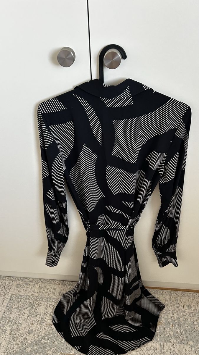 H&M Robes: Kleid Langarm, H&M, Grösse XS, gemustert – D'occasion à Neuenkirch par Bettinaverena 1