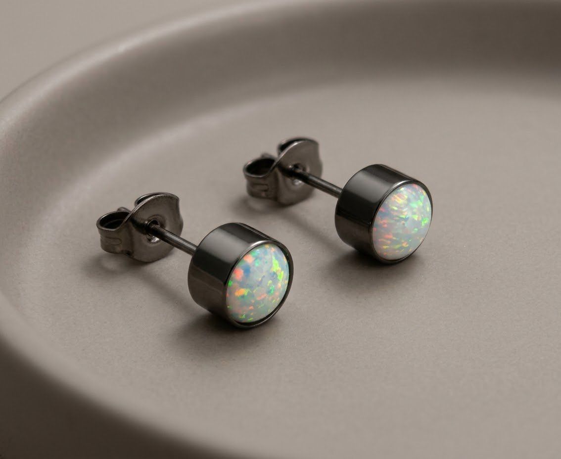 Orecchini pendenti & Orecchini a lobo: Ohrstecker aus Titanium mit Opal – Nuovo e nell'imballaggio originale da Matten b. Interlaken venduto da kero71 1