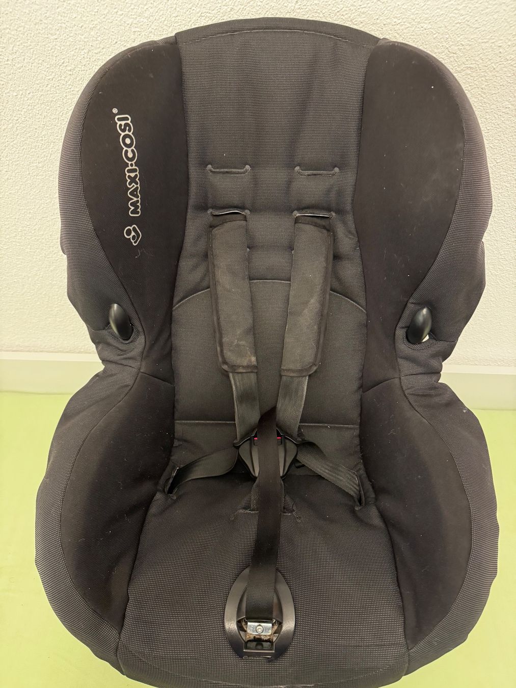 Maxi-Cosi Seggiolini per auto: Maxi-Cosi Kindersitz ohne Isofix – Usato da Grossdietwil venduto da RSW032
