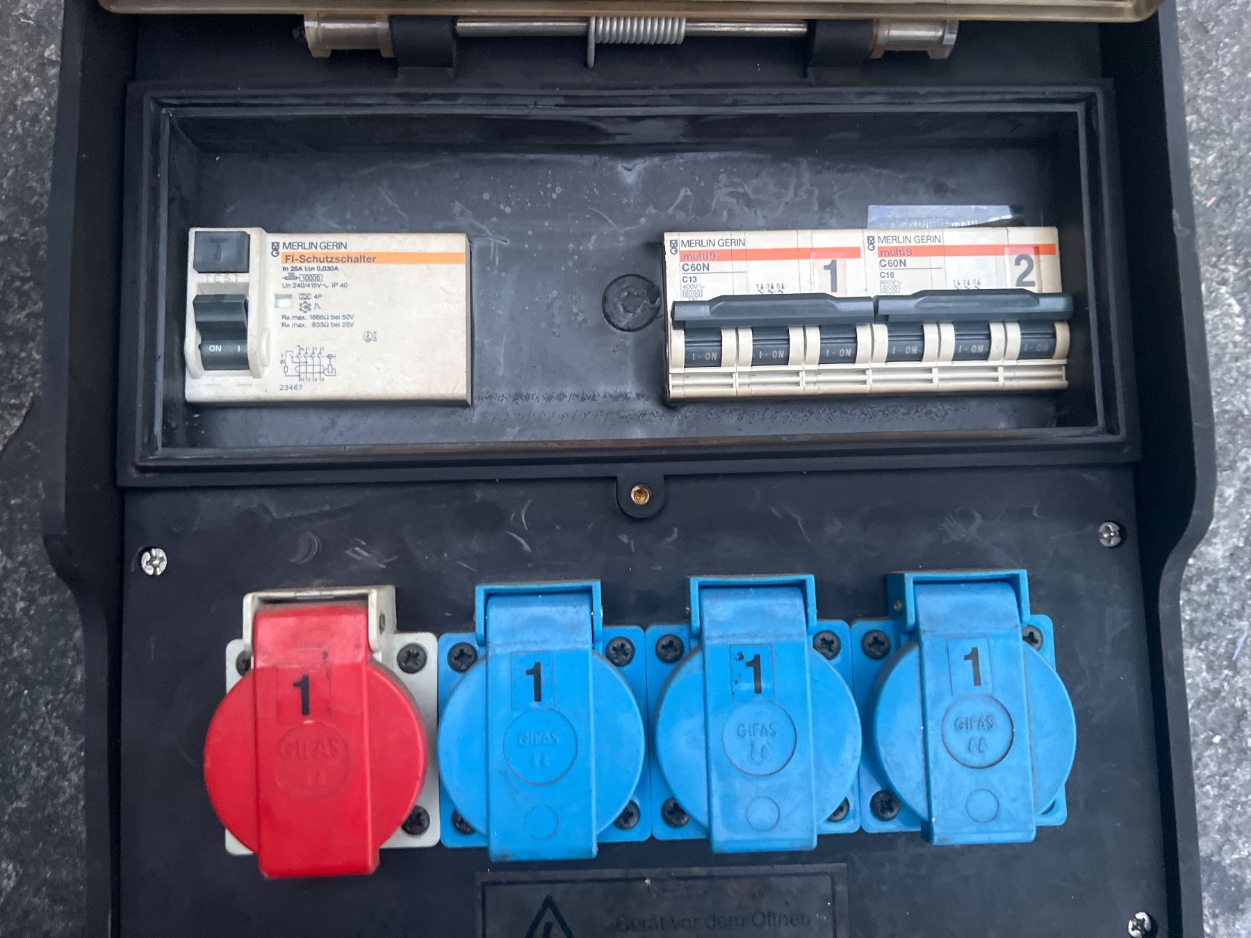Alimentation électrique: Elektroverteiler Baustelle (alte starkstromstecker!) – D'occasion à Egg b. Zürich par SwissTradingAgency 1